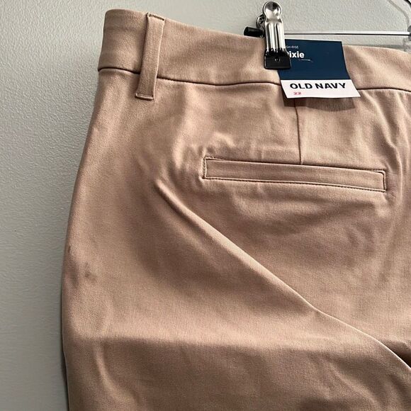 Old Navy Women's High Rise Pixie Never Fade Secret Slim Pockets Nude Size 22 - Picture 3 of 7